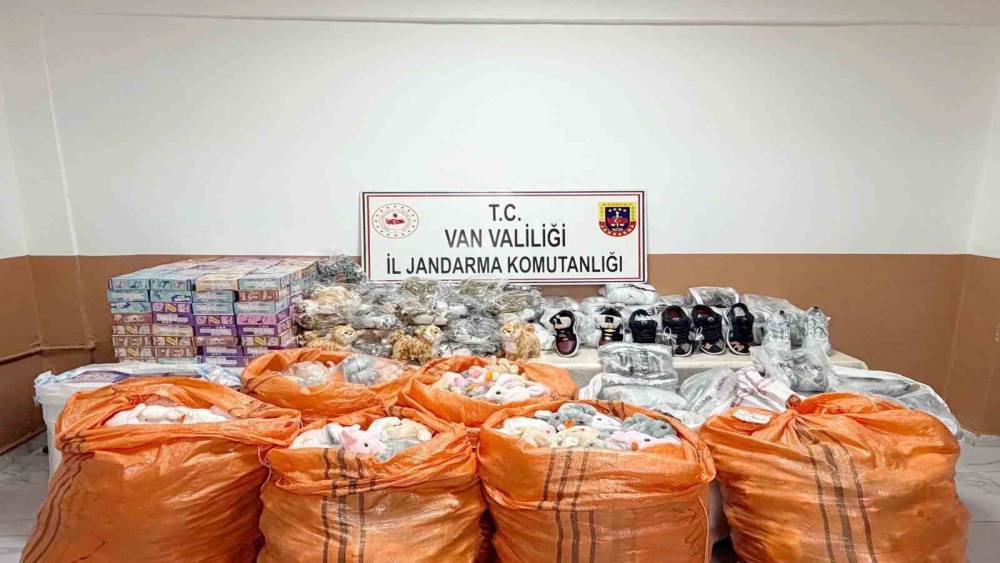 Van&rsquo;da 4 milyon 100 bin lira değerinde g&uuml;mr&uuml;k ka&ccedil;ağı malzeme ele ge&ccedil;irildi
