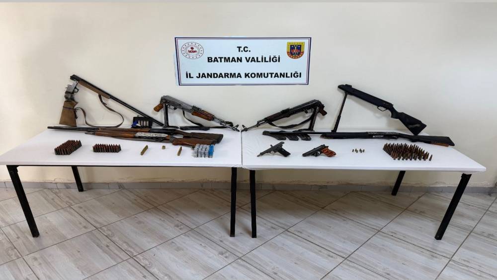 Sason&rsquo;da ka&ccedil;ak silahlar ele ge&ccedil;irildi, 2 kişi tutuklandı
