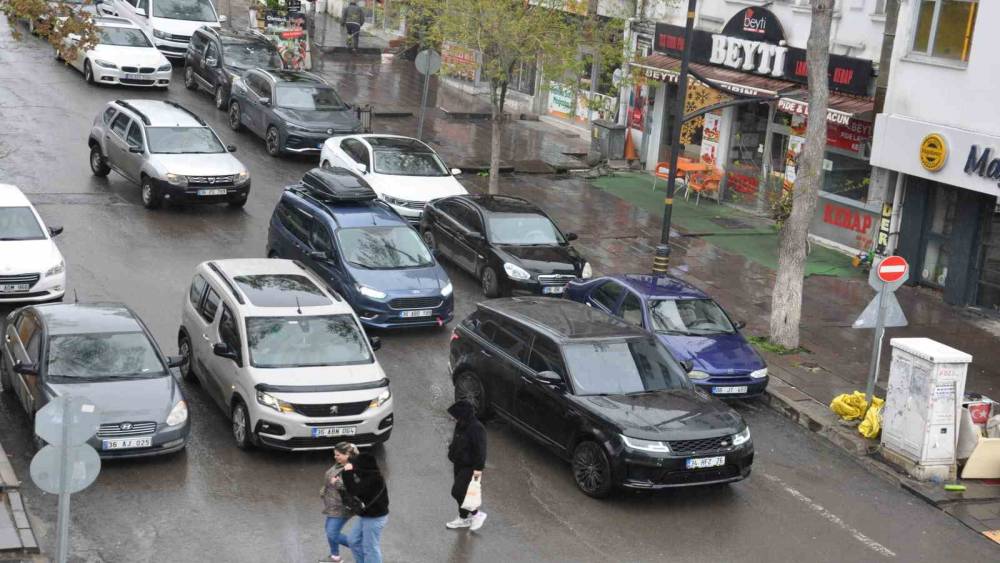 Kars b&ouml;lgenin ara&ccedil; lideri oldu: Trafikte 55 bin 774 ara&ccedil;la zirveye yerleşti
