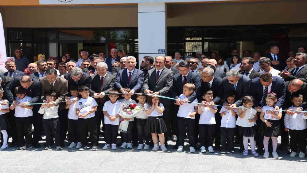 Ticaret Bakanı &Ouml;mer Bolat Konya&rsquo;da k&uuml;t&uuml;phane a&ccedil;ılışına katıldı
