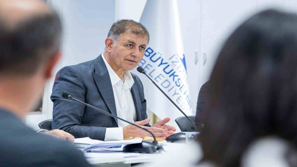 İzmir B&uuml;y&uuml;kşehir Belediye Başkanı Cemil Tugay CHP&rsquo;den istifa etti
