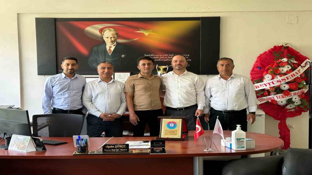 Sağlık-Sen: "Sağlık &ccedil;alışanları insan hayatını &ouml;ncelerken yoğun iş temposuyla da mesleğinden bezdiriliyor"

