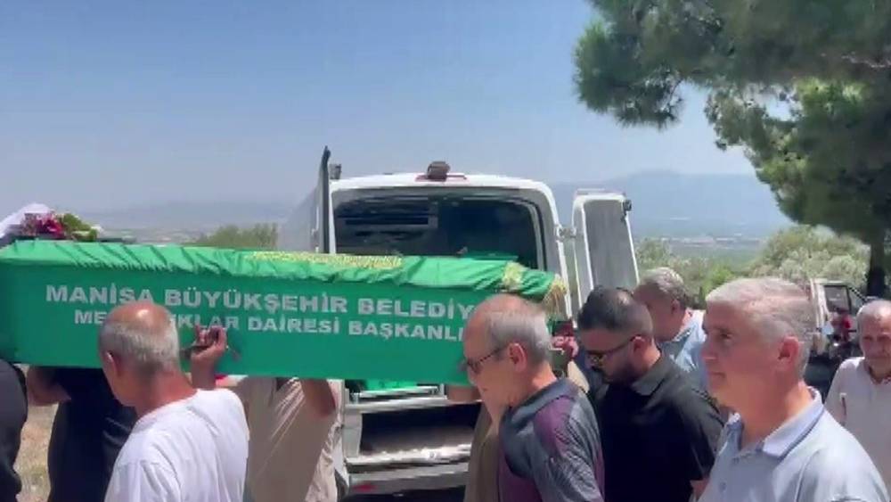 Cinayet kurbanı kız 17 yıl sonra toprağa verildi

