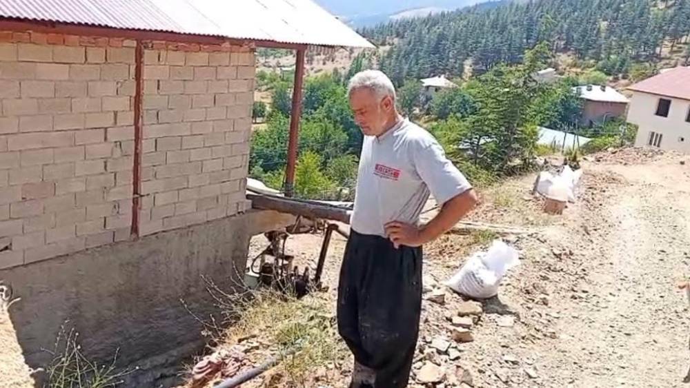 Kozan&rsquo;da a&ccedil;ıkta bırakılan su borusu vatandaşı mağdur ediyor
