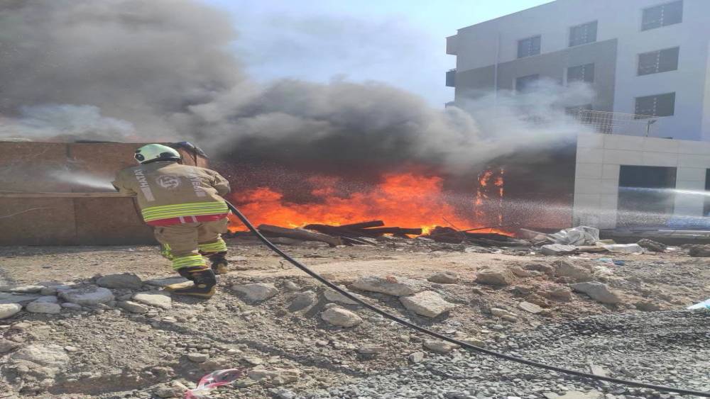 Antakya&rsquo;da inşaat malzemeleri ve kul&uuml;be alevlere teslim oldu
