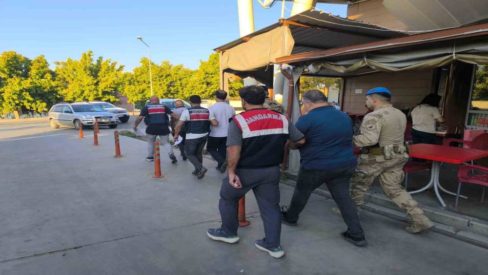 İzmir&rsquo;de FET&Ouml;&rsquo;n&uuml;n g&uuml;ncel yapılanmasına finansman operasyonu: 21 g&ouml;zaltı
