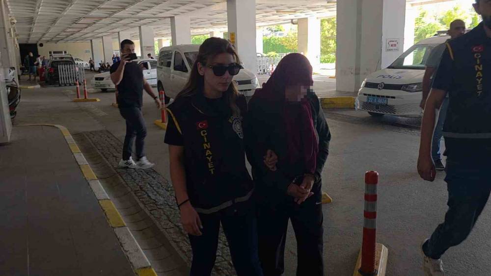 Yatak odasında &ouml;l&uuml; bulunmuştu, ş&uuml;pheli eş "Ben &ouml;ld&uuml;rmedim" dedi
