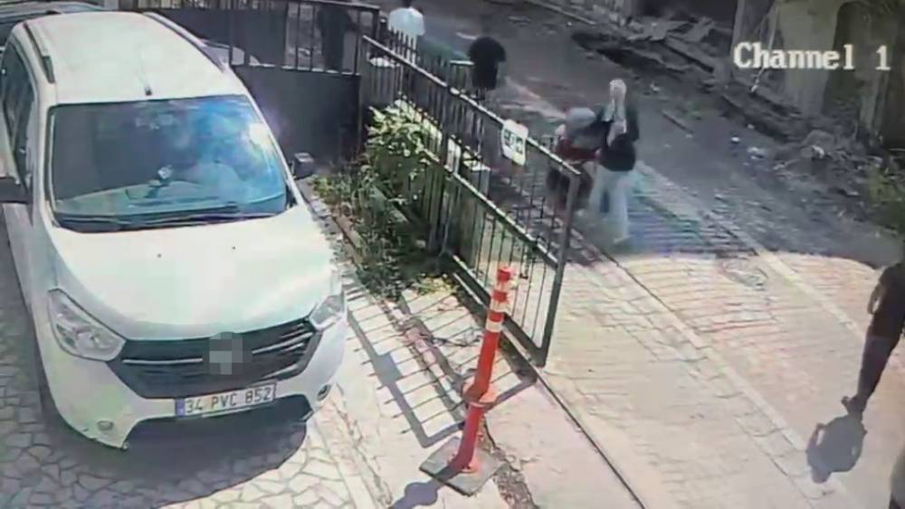 Avcılar&rsquo;da faciadan saniyelerle kurtuluş kamerada
