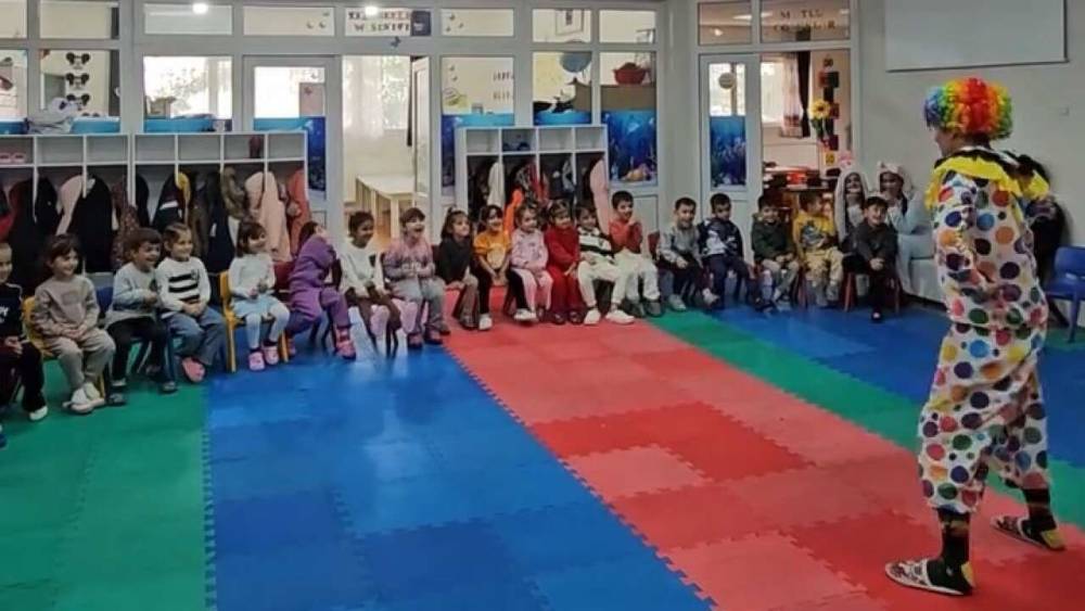 Şırnak&rsquo;ta minikler diş fır&ccedil;alamayı tiyatroyla &ouml;ğrendi

