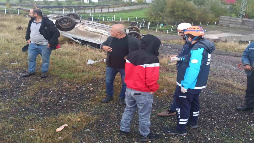 Bing&ouml;l&rsquo;de otomobil takla attı: 2 yaralı
