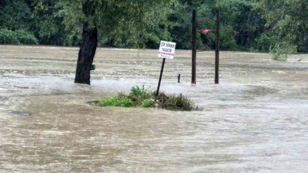 Sağanak yağış Bartın Irmağı&rsquo;nı taşırdı
