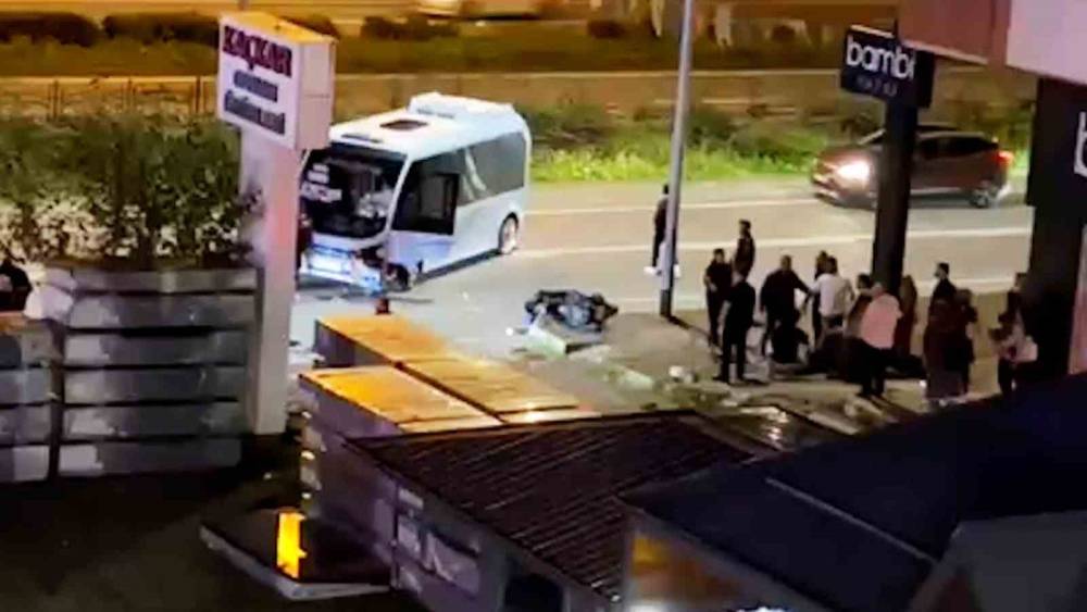 Rize&rsquo;de minib&uuml;s ile motosiklet &ccedil;arpıştı: 1 &ouml;l&uuml;

