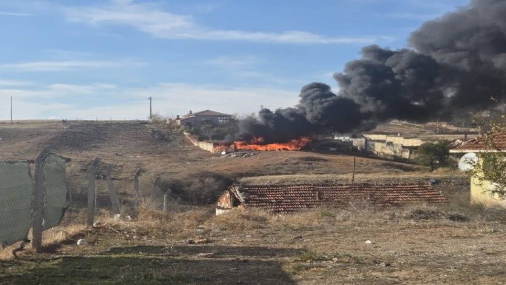 Jandarmanın dikkati yangını önledi
