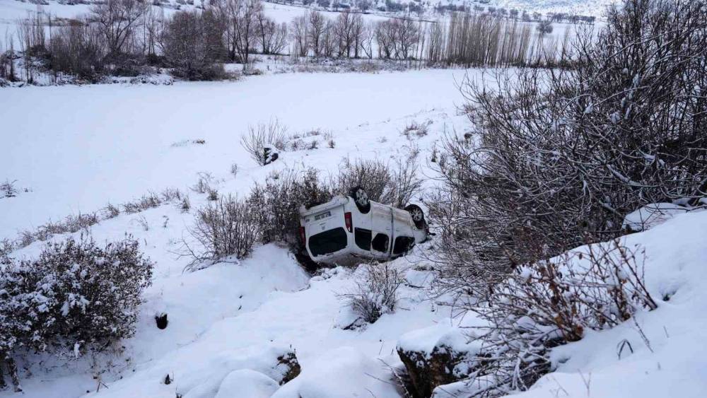 Mazıdağı&rsquo;nda kar yağışı kazaya neden oldu: 6 yaralı
