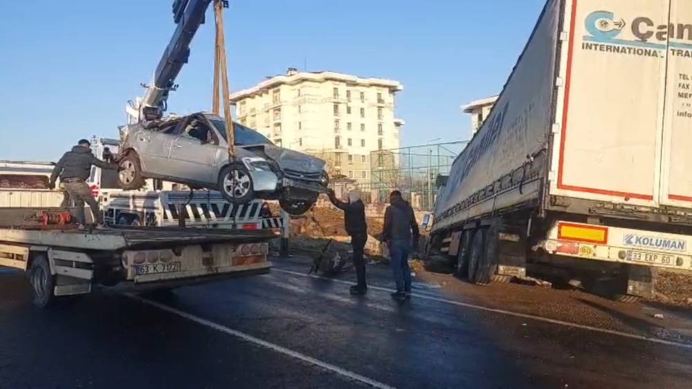 Şanlıurfa&rsquo;da buzlanma nedeniyle zincirleme kaza: 2 &ouml;l&uuml;
