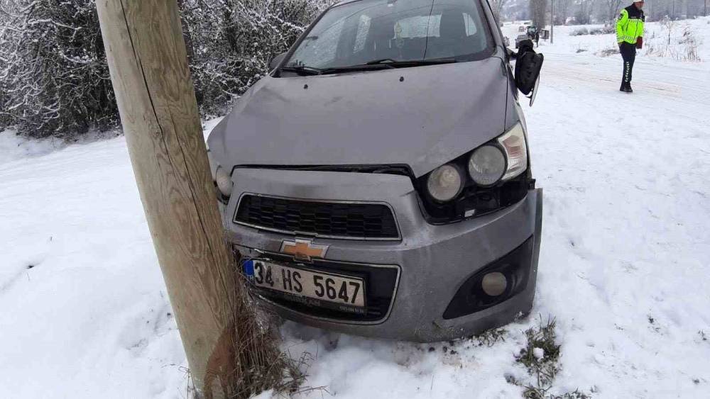 G&ouml;yn&uuml;k&rsquo;te &ccedil;alışan sağlık personelini taşıyan ara&ccedil; Mudurnu&rsquo;da kaza yaptı
