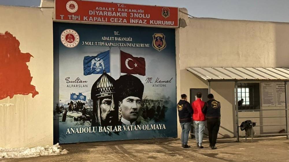 Diyarbakır&rsquo;da araması bulunan 132 kişi yakalandı
