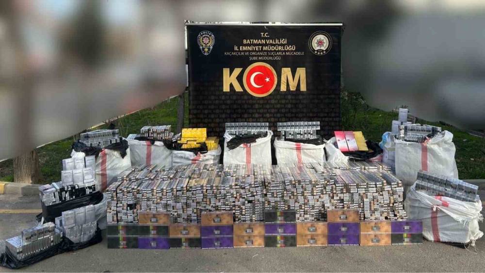 28 bin paket ka&ccedil;ak sigara hurdaların altından &ccedil;ıktı
