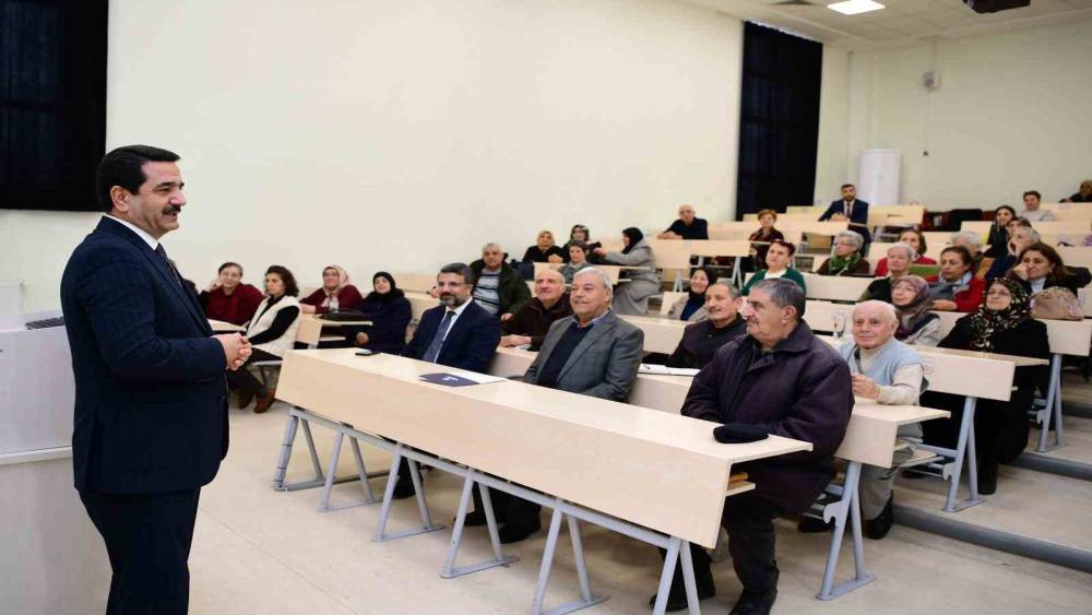 Battalgazi Belediye Başkanı Bayram Taşkın: "&Ouml;ğrenmenin yaşı olmadığını kanıtlayan b&uuml;y&uuml;klerimizin azmi bizlere ilham veriyor"
