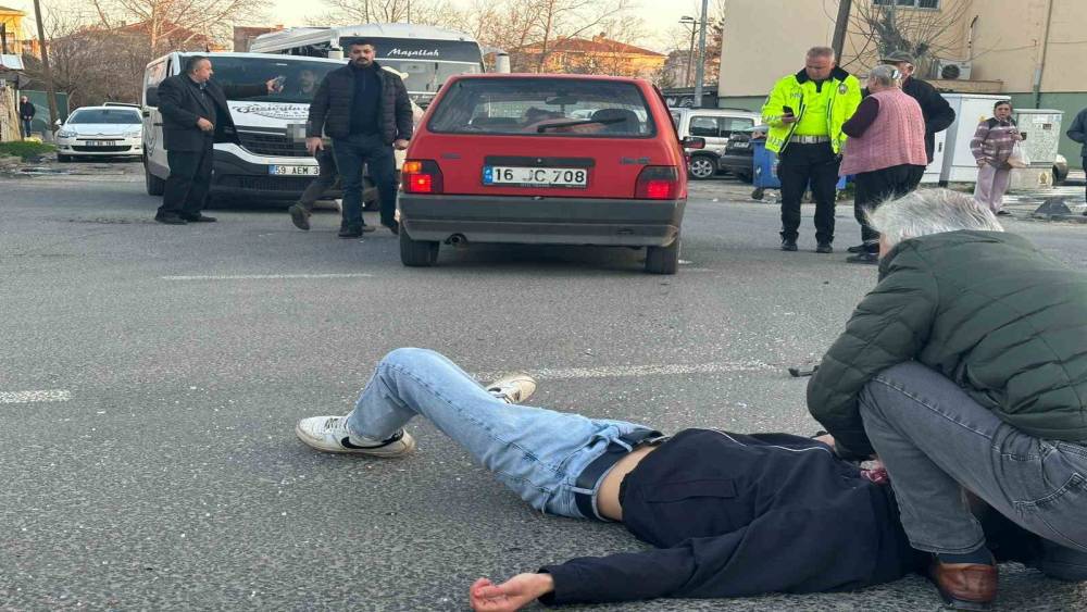 Otomobille &ccedil;arpışan motosikletin s&uuml;r&uuml;c&uuml;s&uuml; yaralandı
