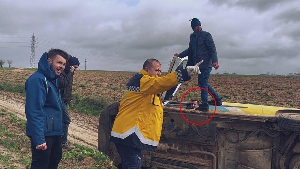 Tekirdağ&rsquo;da PTT kargo aracı devrildi: 1 yaralı
