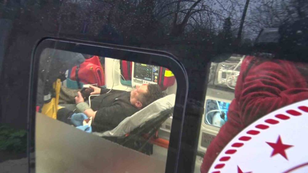 Beykoz&rsquo;da İETT otob&uuml;s&uuml; kaldırıma &ccedil;arptı: 4 yaralı
