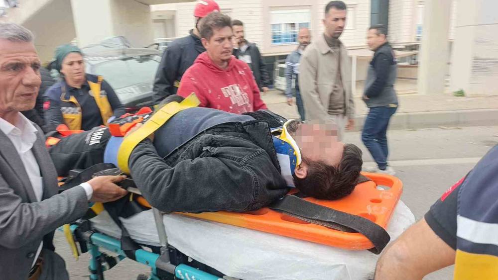 &Ccedil;arpışan iki ara&ccedil;tan biri &uuml;st ge&ccedil;idin ayaklarına &ccedil;arptı: 1 ağır yaralı
