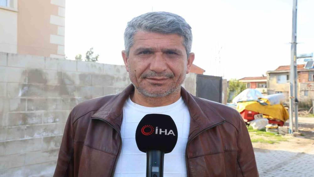 Kaldırımda bulunan para dolu &ccedil;anta sahibine teslim edildi
