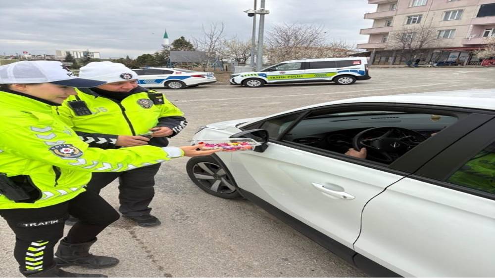 Edirne&rsquo;de şekerli ve kolonyalı trafik uygulaması
