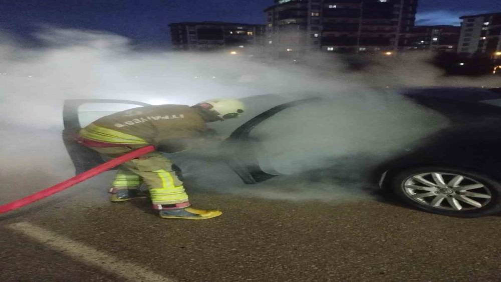 Arsuz&rsquo;da otomobil yangını
