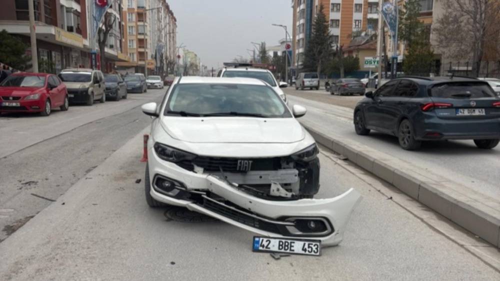 Karapınar&rsquo;da otomobil ile motosiklet &ccedil;arpıştı: 1 yaralı

