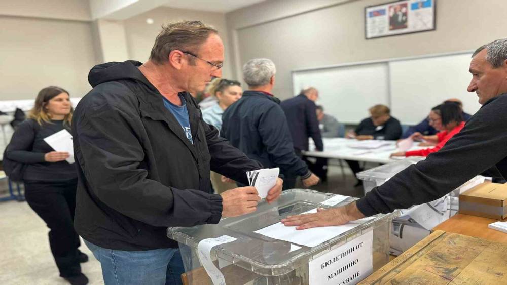 Kırklareli&rsquo;nde Bulgaristan se&ccedil;imleri i&ccedil;in &ccedil;ifte vatandaşlar sandık başına gitti
