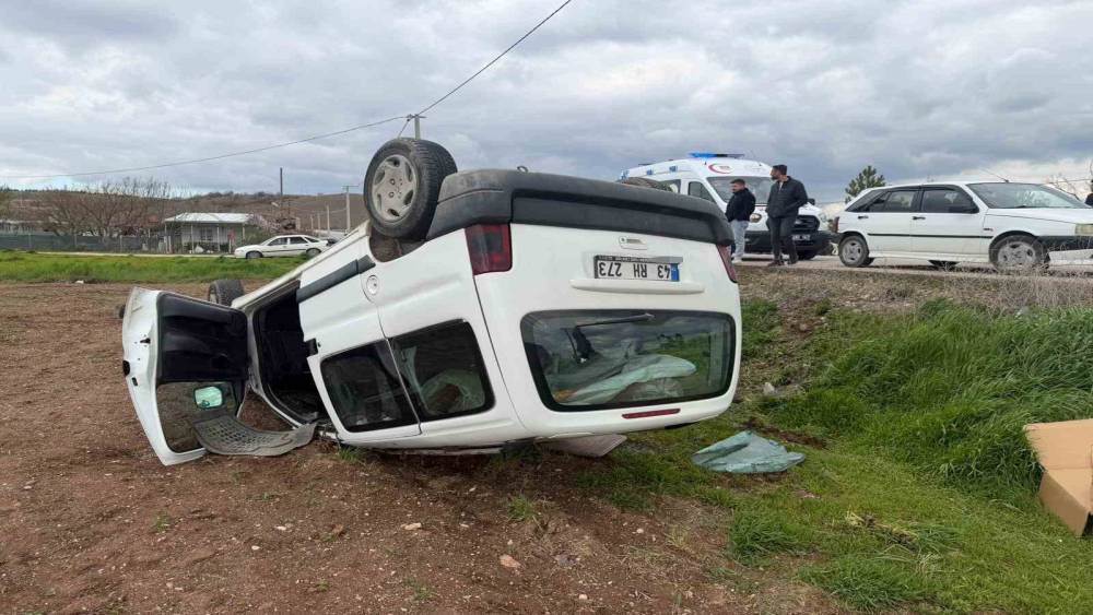 Eskişehir&rsquo;de savrulan ara&ccedil; takla attı: 2 hafif yaralı
