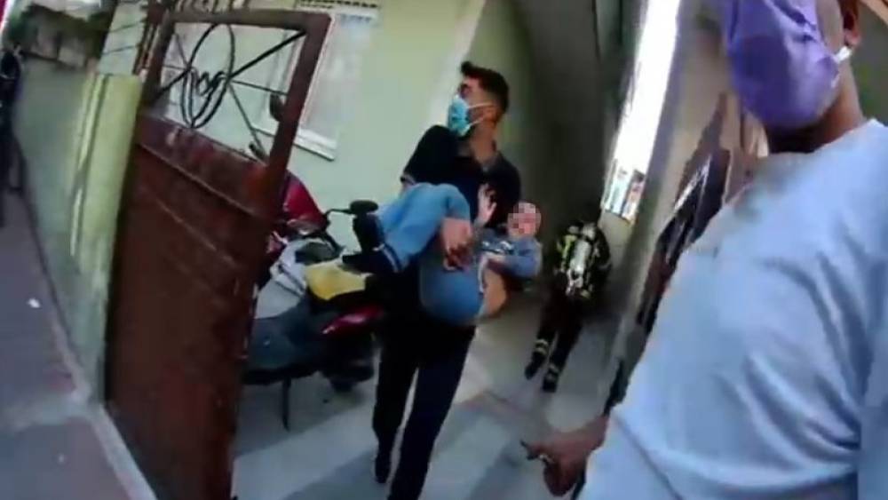 Apartmanda korkutan yangın: 9 kişi tahliye edildi
