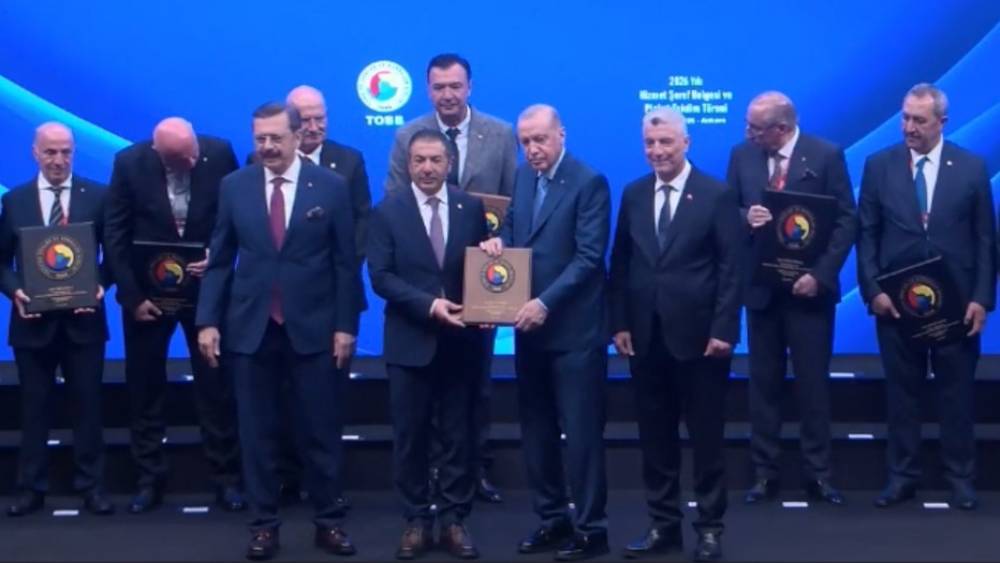 Cumhurbaşkanı Erdoğan&rsquo;dan DTO Başkanı Erdoğan&rsquo;a &lsquo;Hizmet Şeref&rsquo; plaketi
