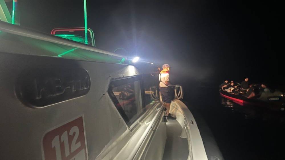 Bodrum&rsquo;da 26 d&uuml;zensiz g&ouml;&ccedil;men kurtarıldı, 1 ka&ccedil;ak&ccedil;ı ş&uuml;phelisi yakalandı
