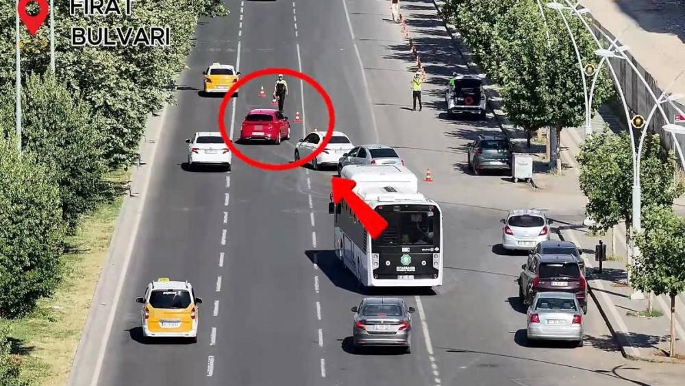Diyarbakır&rsquo;da yayalara yol vermeyen ara&ccedil;lara denetim
