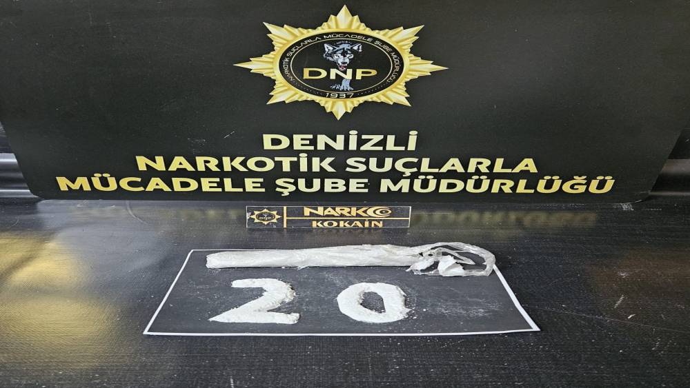 Denizli&rsquo;ye 101 gram kokain getiren 4 ş&uuml;pheliden 2&rsquo;si tutuklandı

