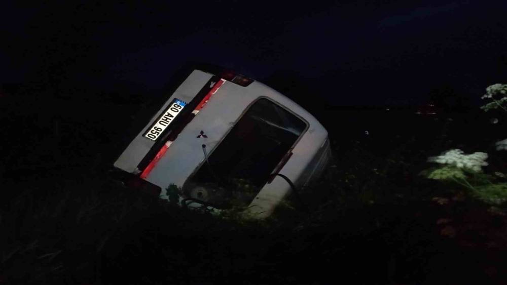 Tokat&rsquo;ta minib&uuml;s takla attı: 1 yaralı
