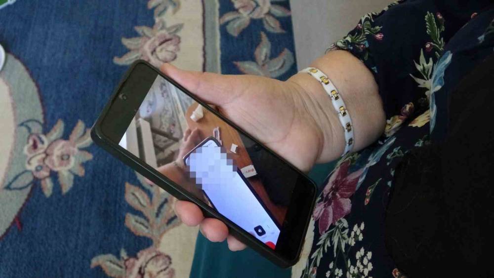 Annesini telefonda konuşurken g&ouml;rd&uuml; dolandırıcıların planını bozdu
