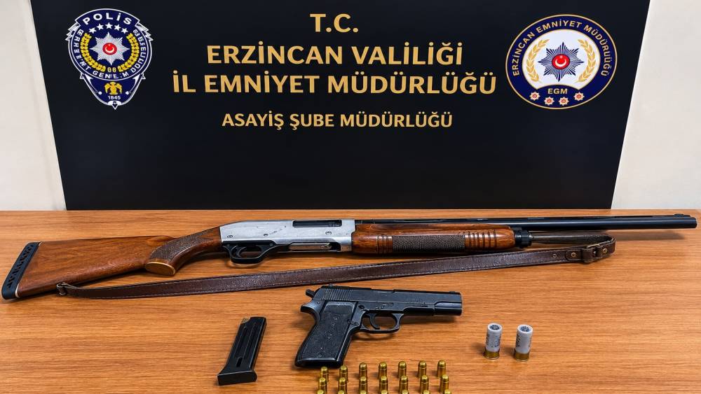 Erzincan&rsquo;da ruhsatsız tabanca ve t&uuml;fek ele ge&ccedil;irildi
