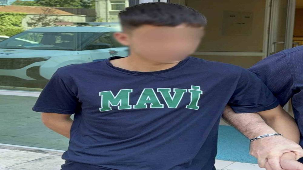 Uyuşturucu hapla yakalanan 17 yaşındaki &ccedil;ocuk tutuklandı
