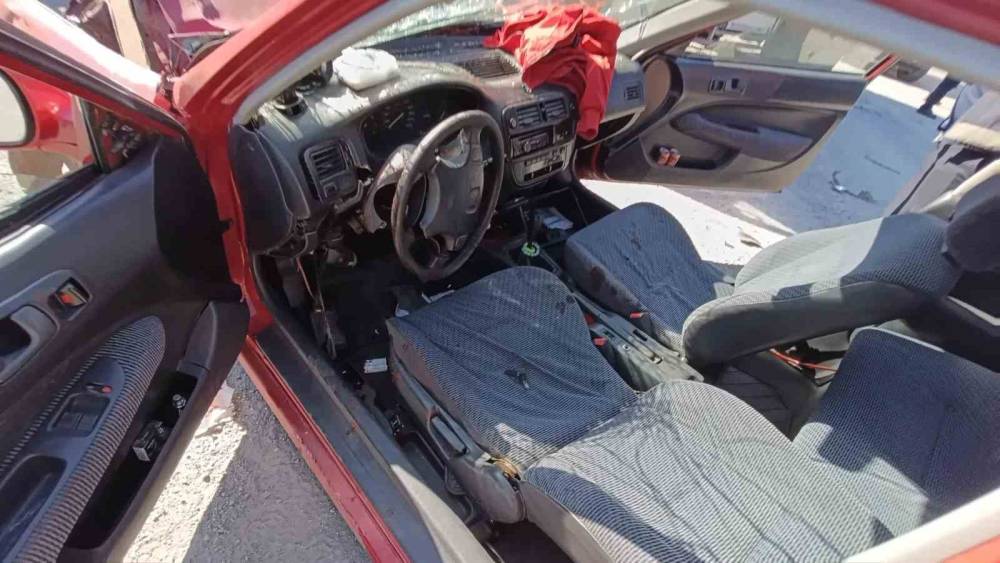 Yığılca yolunda otomobil kamyonete &ccedil;arptı: 1 yaralı
