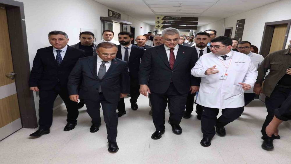 Bakan Memişoğlu&rsquo;ndan saldırıya uğrayan Yeni Parti Milletvekili Meri&ccedil;&rsquo;e ziyaret

