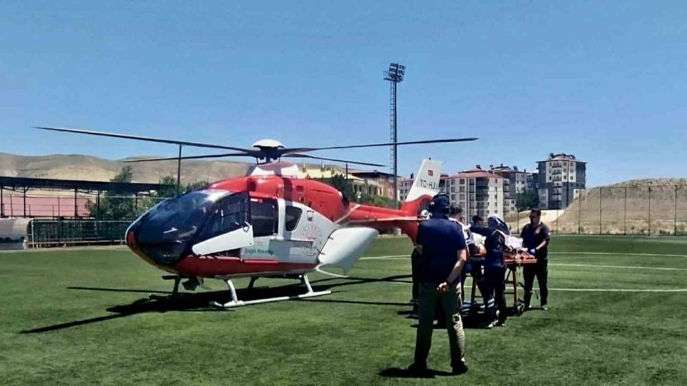 Darende&rsquo;de kalp krizi ge&ccedil;iren 16 yaşındaki hasta hava ambulansıyla Malatya&rsquo;ya sevk edildi
