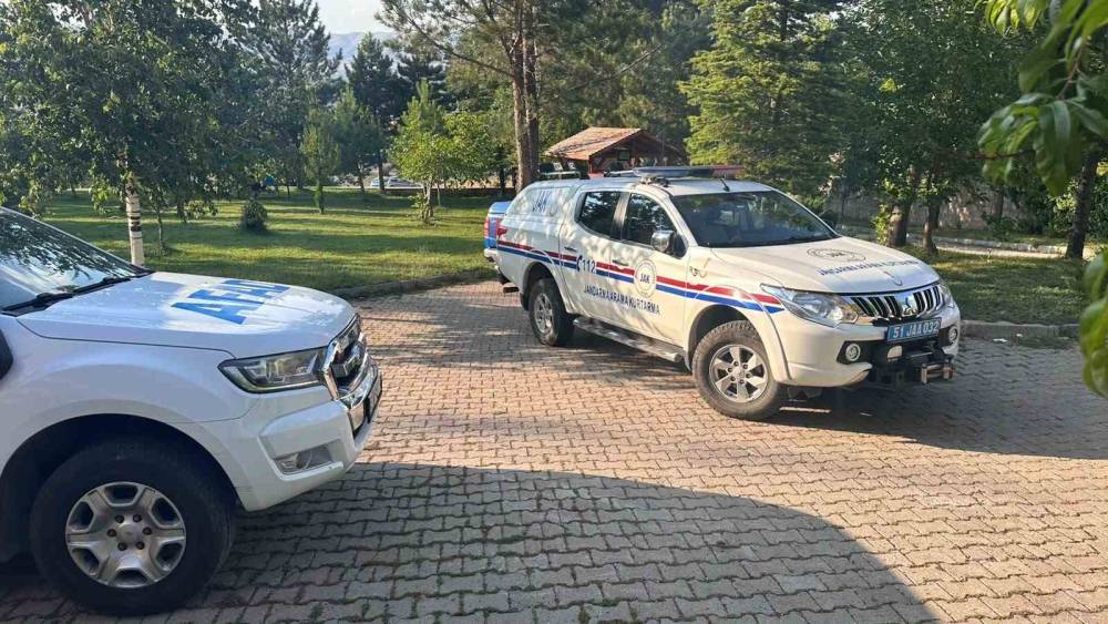 Aladağlar&rsquo;da tırmanış sırasında d&uuml;şen İngiliz dağcı i&ccedil;in helikopterli kurtarma operasyonu
