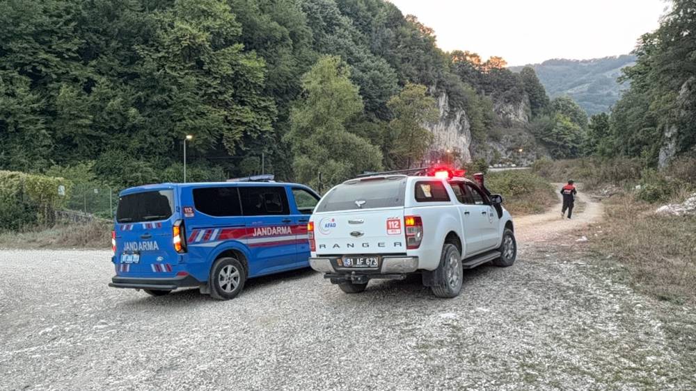Dereye giren &ccedil;ocukların kaybolduğu ihbarı ekipleri harekete ge&ccedil;irdi
