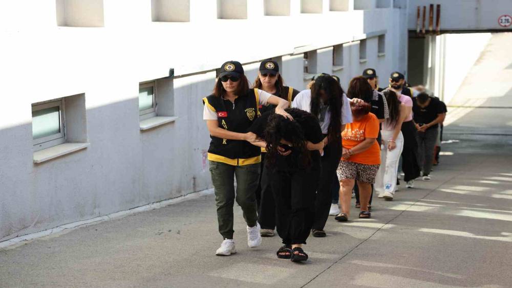 Adana merkezli fuhuş operasyonu: 17 tutuklama
