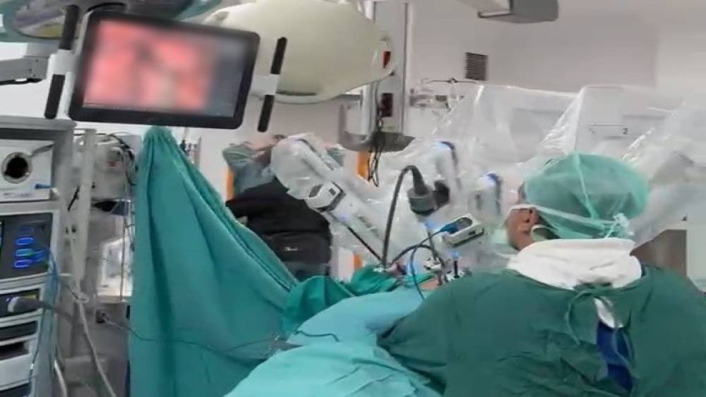Karadeniz&rsquo;de ilk: Robot yardımlı akciğer kanseri ameliyatı ger&ccedil;ekleştirildi
