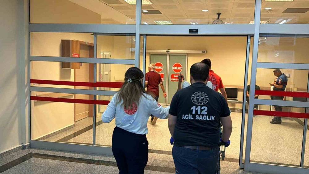 İki grup arasında bı&ccedil;aklı kavga: 1 yaralı
